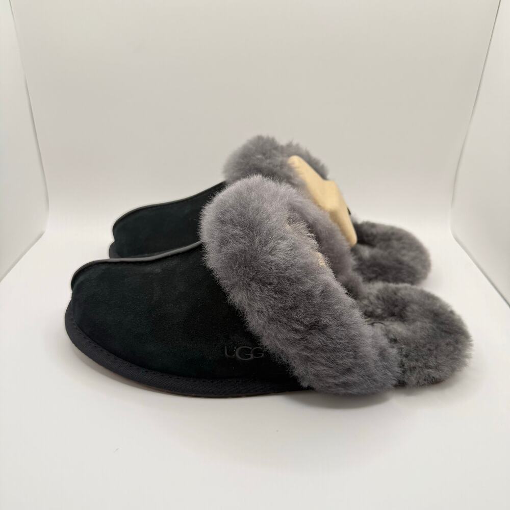 Ugg Woman’s Scuffette II Black‎ Gray Suede Slip On Sheepskin Slippers- Size 6